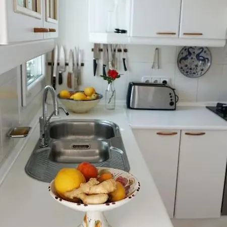 Private & Pool Nr Puerto Banus Villa Marbella