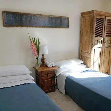 Private & Pool Nr Puerto Banus *