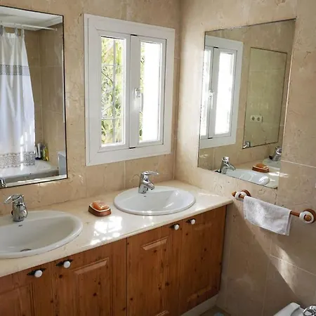 Private & Pool Nr Puerto Banus Вілла *